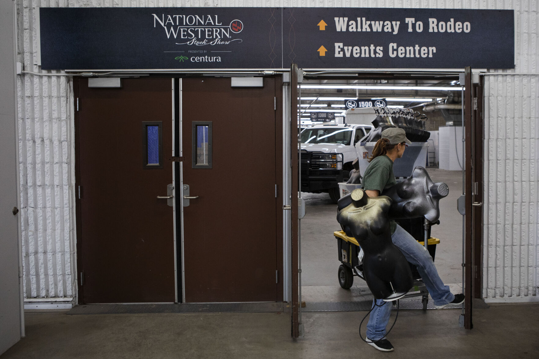 012522-news-StockShowLeavesTown01.JPG